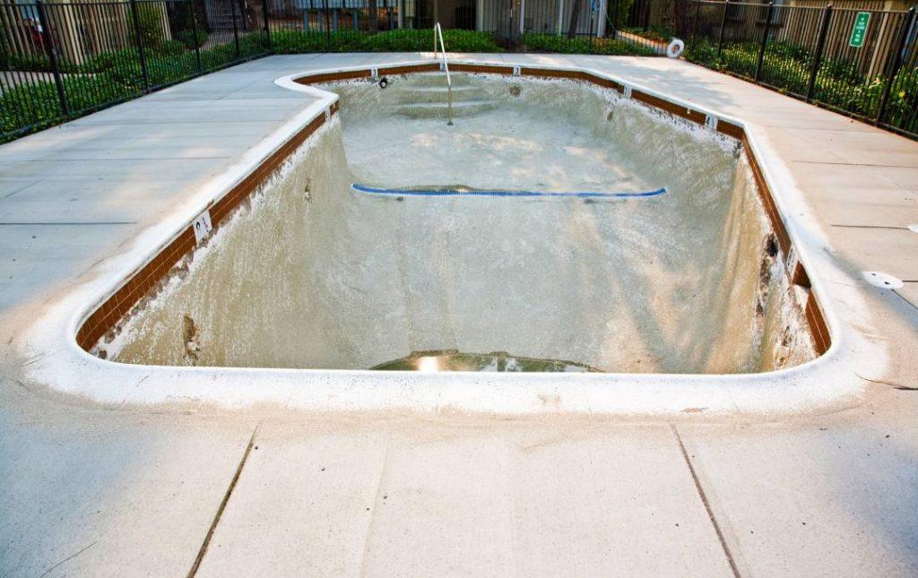 Pool cracks repair